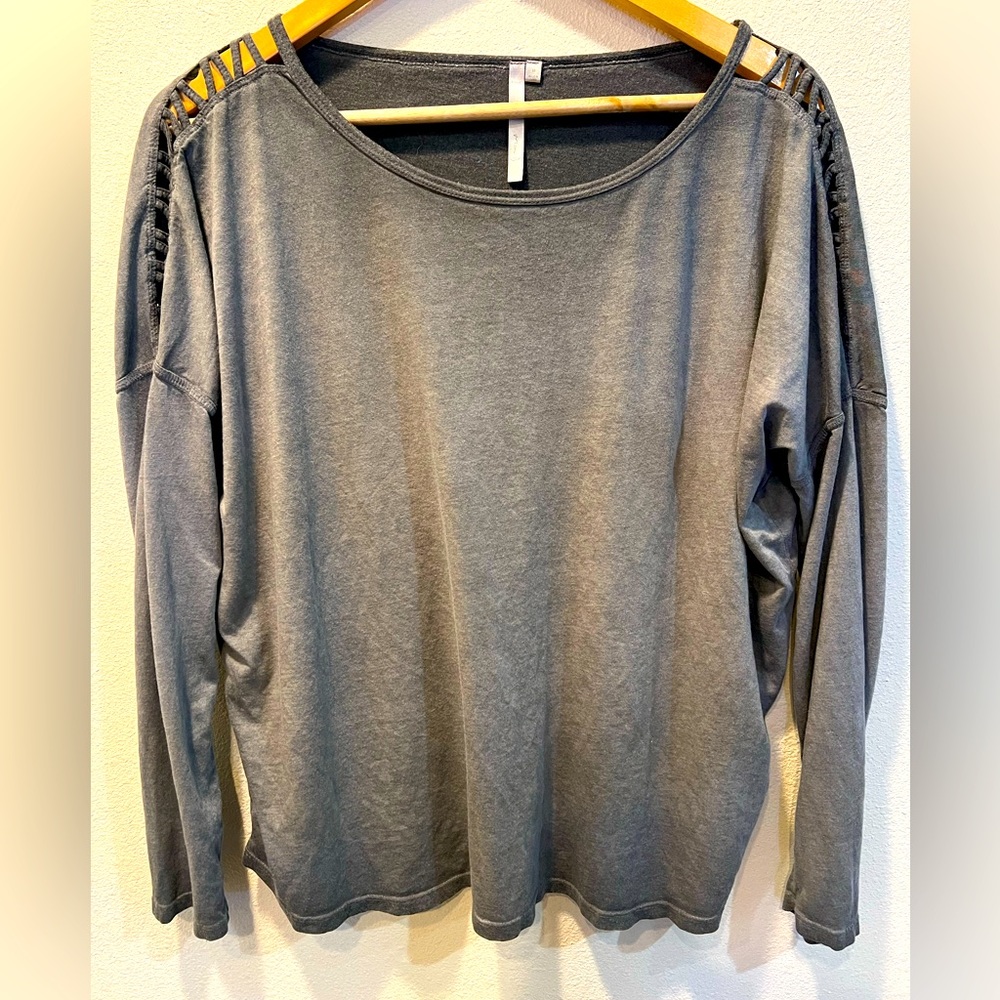 MONO B Long Sleeve Top **Size Medium**
